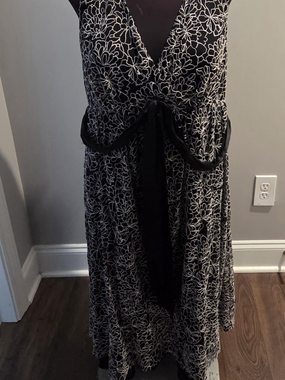 Black and White Floral V-Neck Women’s Dress